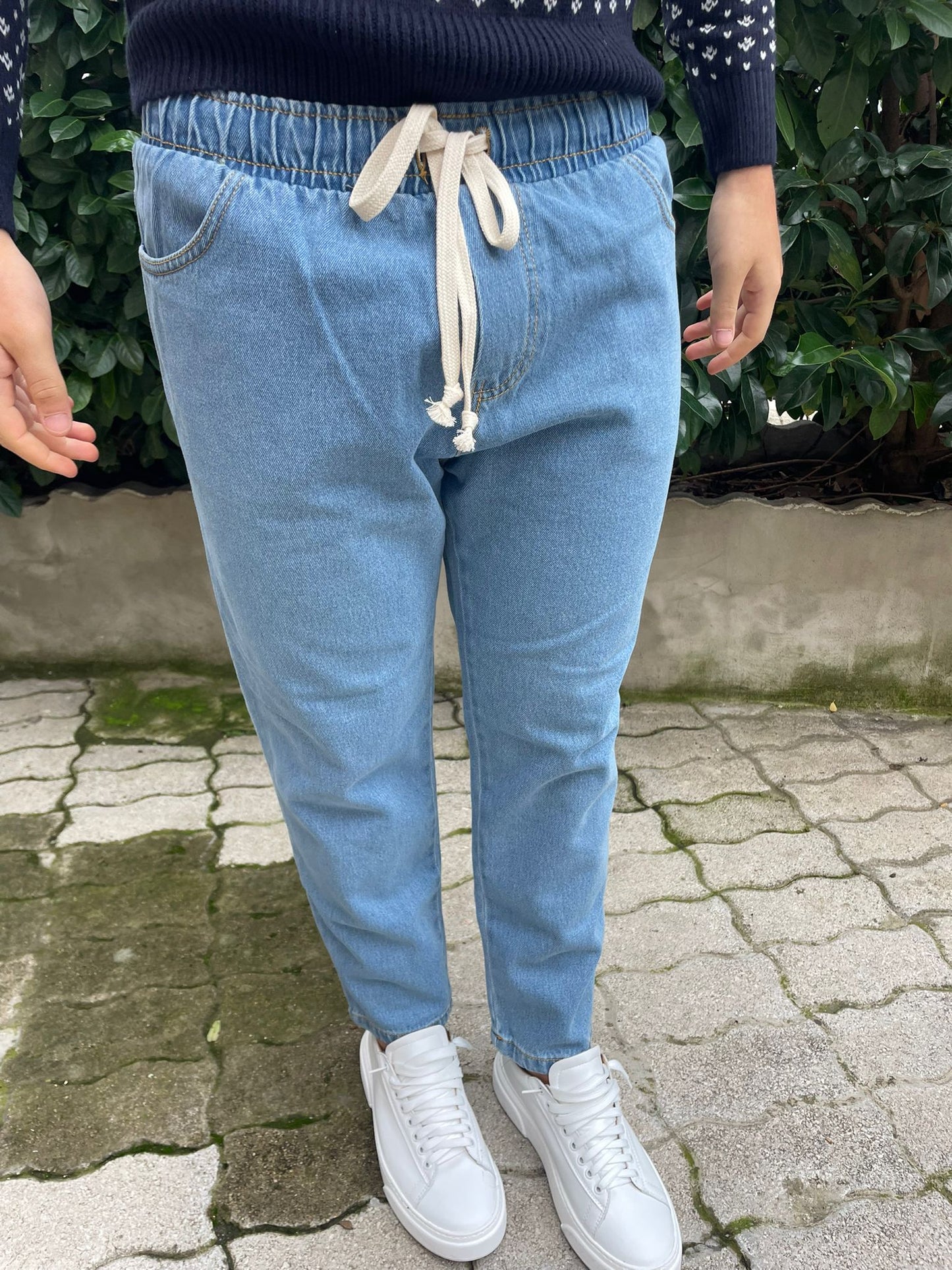 Jeans con elastico in vita